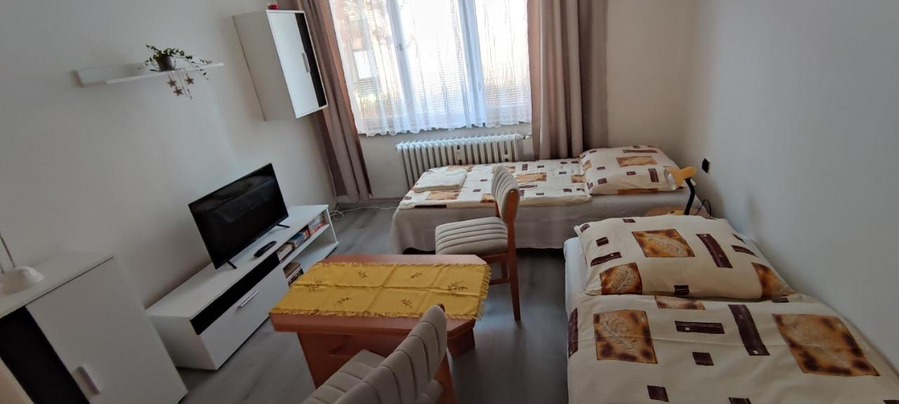 Na Sistote 628 Apartman Valašské Meziříčí Kültér fotó