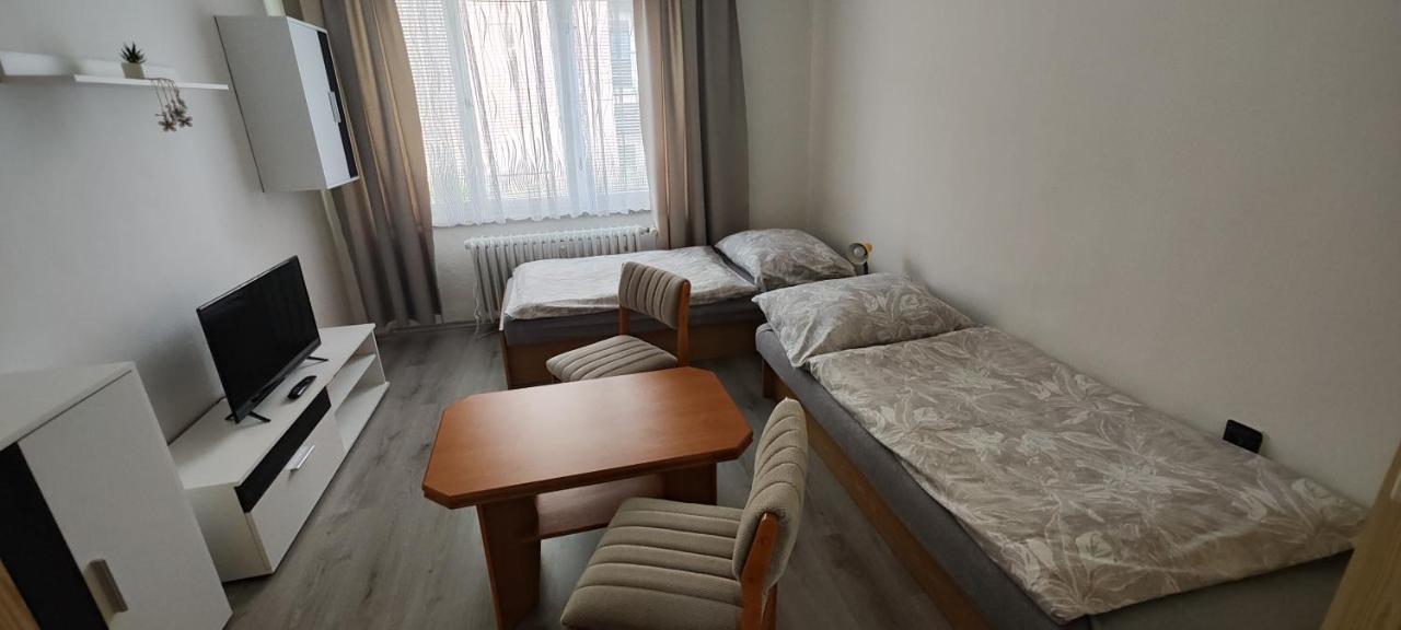 Na Sistote 628 Apartman Valašské Meziříčí Kültér fotó